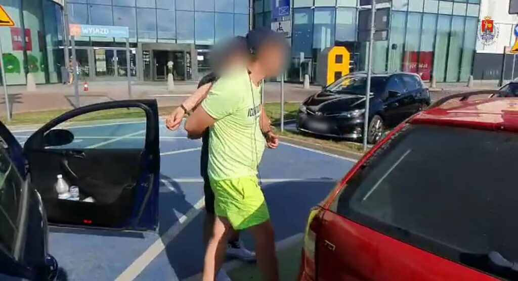 Złodziej samochodu złapany na gorącym uczynku