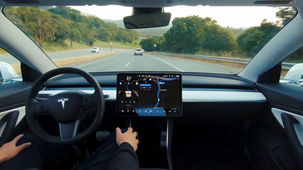 Tesla - Autonomiczna jazda
