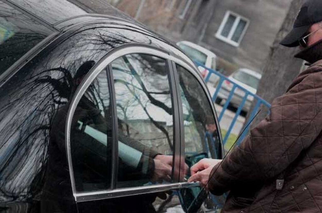 Autoalarm - złodziej