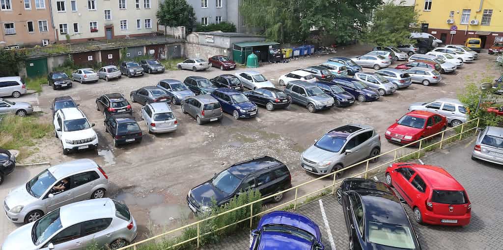 Dziki parking w centrum miasta