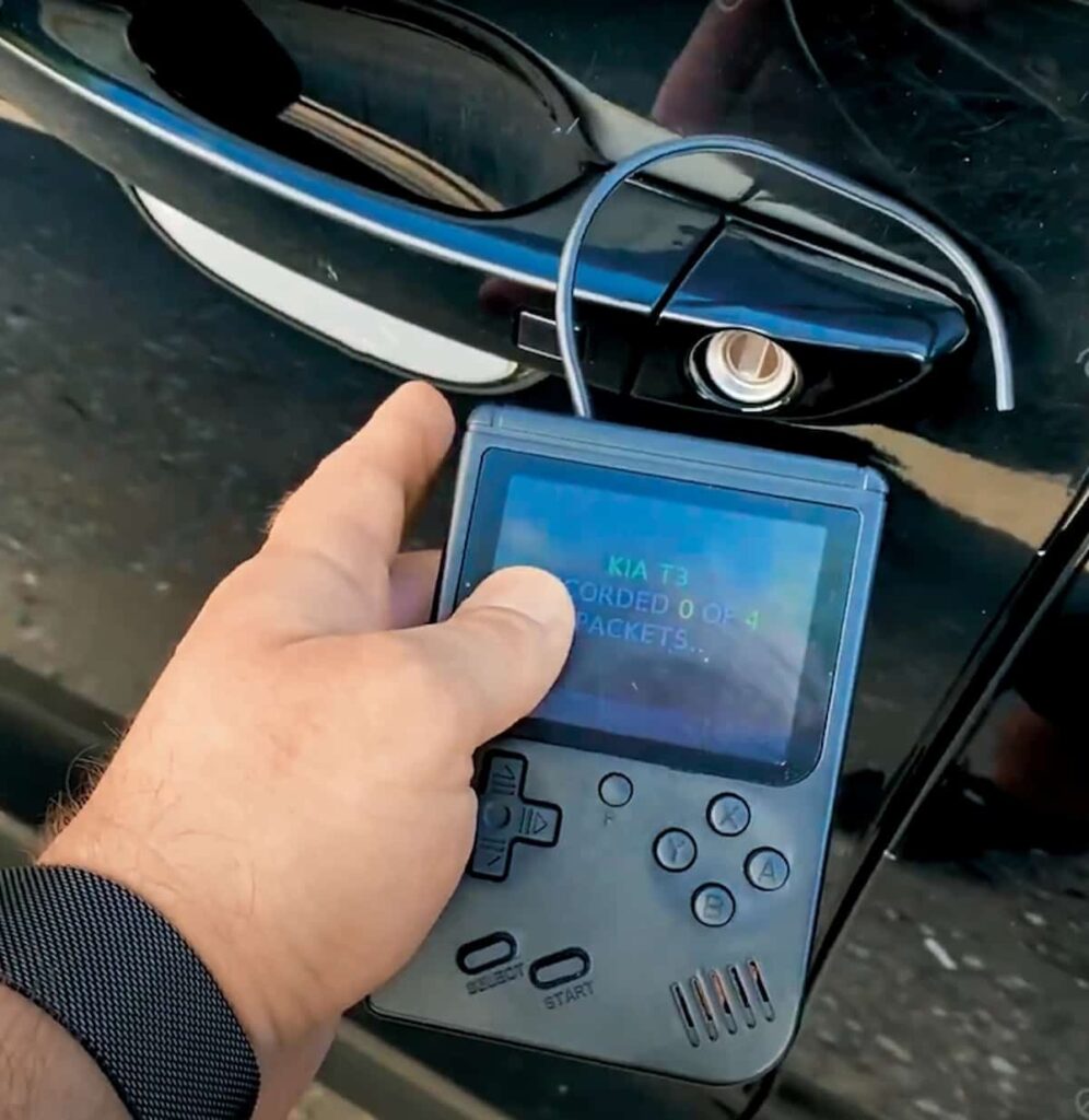 Gameboy służący do kradzieży aut