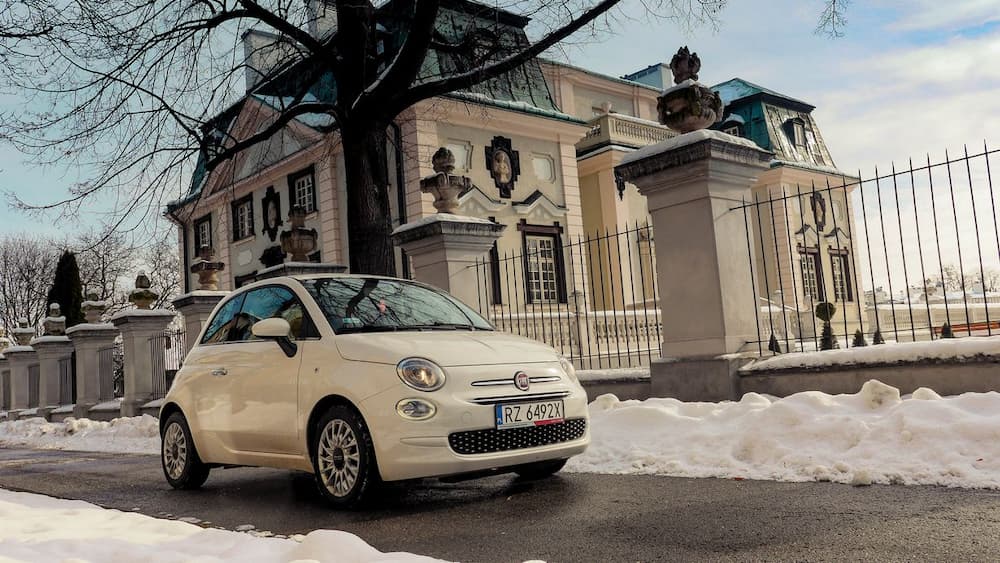 Fiat 500 to jeden z popularniejszych wyborów kobiet. 