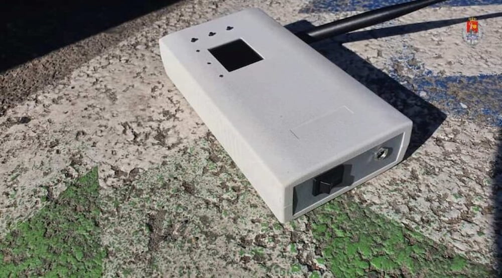 Kradzież samochodu i Apple AirTag - walizka do kradzieży samochodów