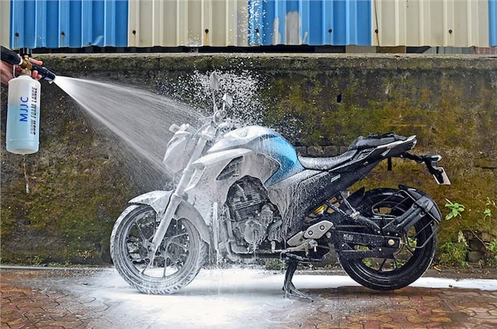 Mycie motocykla - jak zabezpieczyć motocykl na zimę