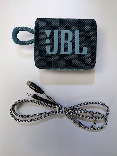 Głośnik JBL - kradzież Toyoty RAV4