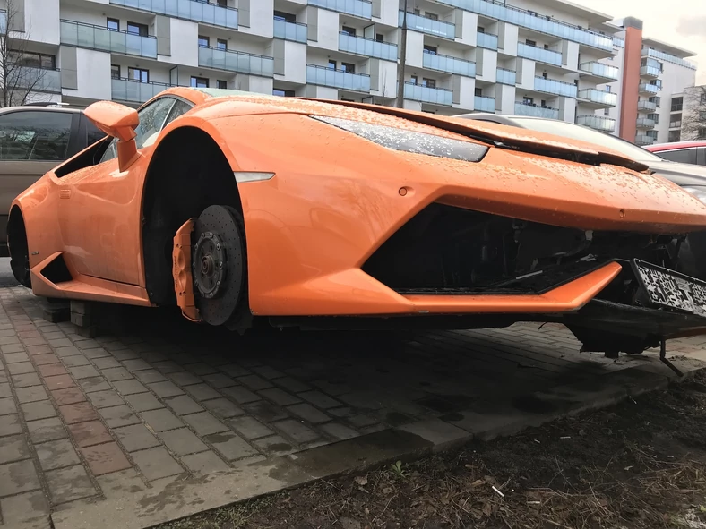 Lamborghini bez kół