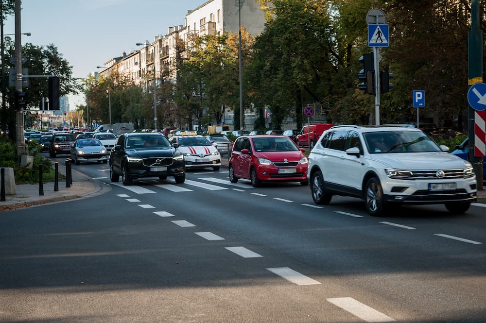 Syrena samochodowa w ruchu ulicznym
