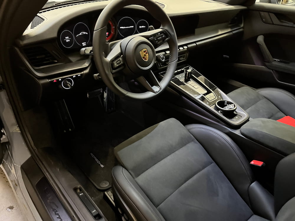 Porsche 911 GTS - 1