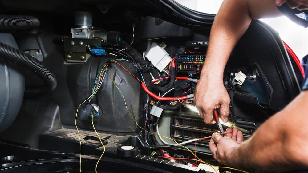 przegląd instalacji elektrycznej zmniejsza ryzyko pożaru