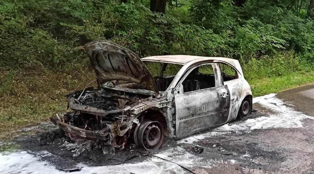 Pożar samochodu - zwarcie instlacji elektrycznej